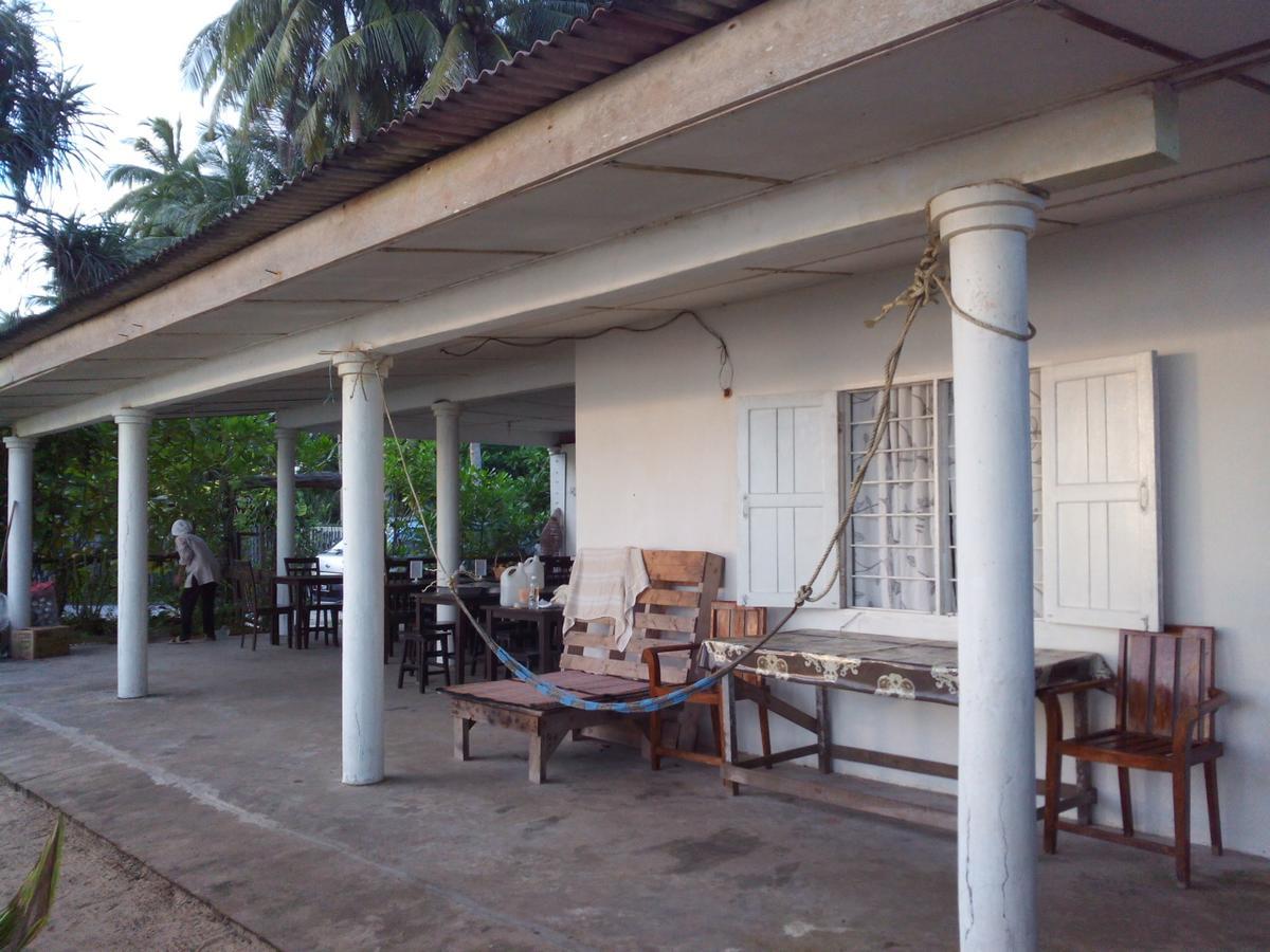 Pandan Beach Homestay Kampong Pandan Exterior photo