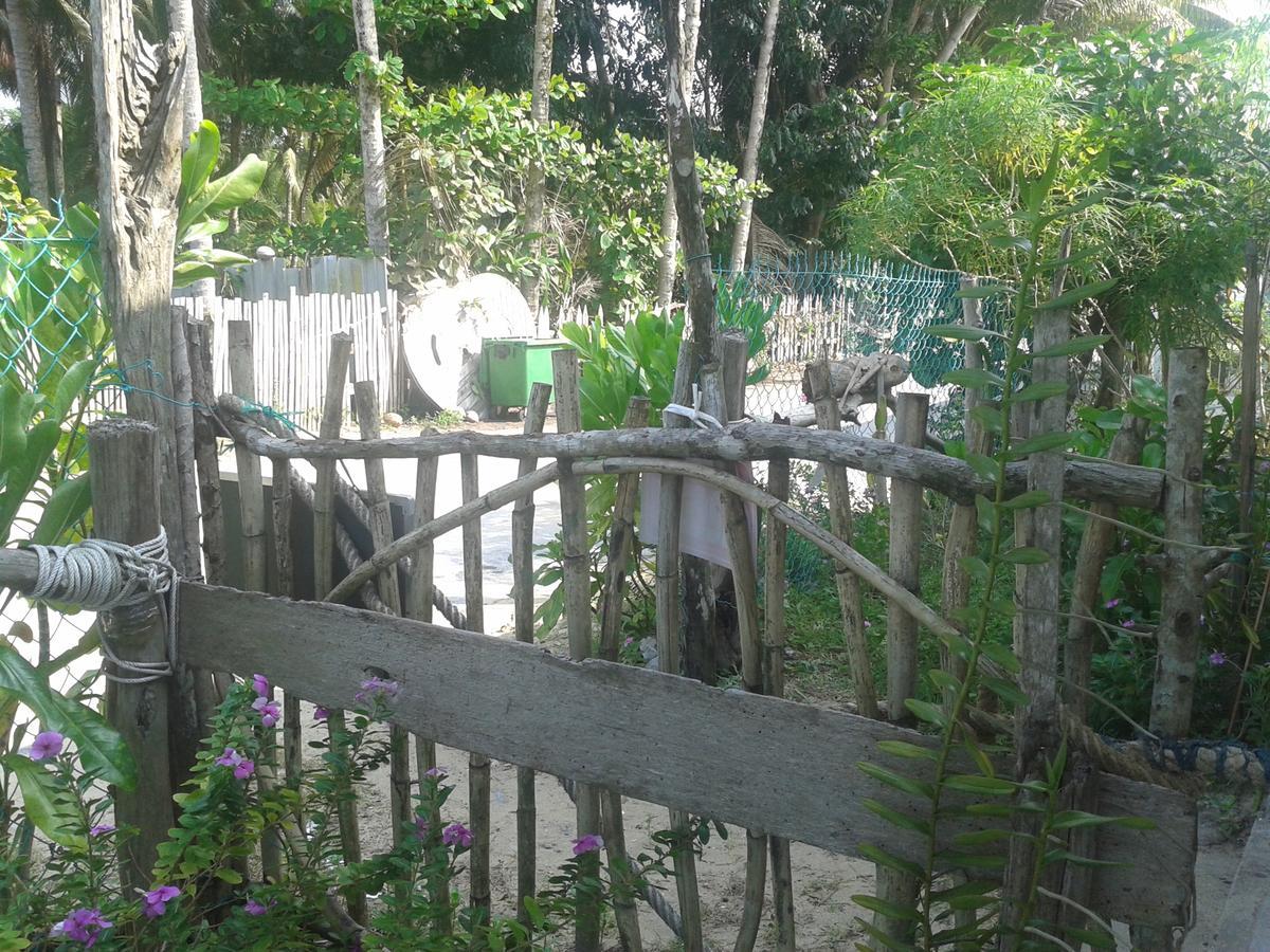 Pandan Beach Homestay Kampong Pandan Exterior photo